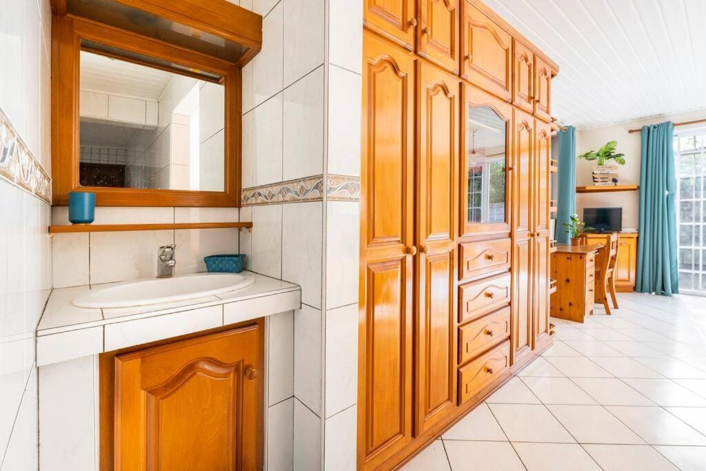 Chaine Lodge Maison Entiere Free Parking & Wifi 3Min De L'Aeroport Faaa Luaran gambar