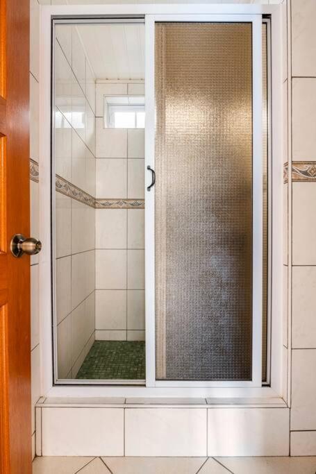 Chaine Lodge Maison Entiere Free Parking & Wifi 3Min De L'Aeroport Faaa Luaran gambar